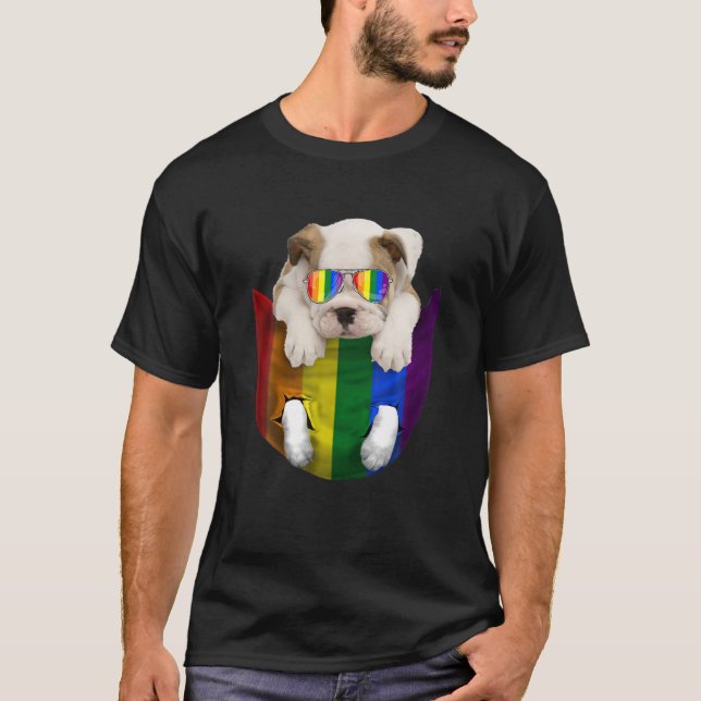 Bulldog in Pocket Rainbow Trans Gay LGBT Pride Ani T Shirt (Framsida)