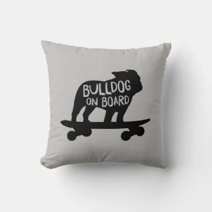 Bulldog ombord   Skateboarding Hund Silhouette Kudde