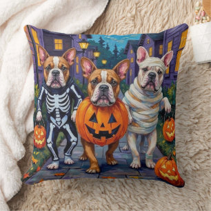 Bulldoggar som trick-or-treater i Halloween-kostym Kudde