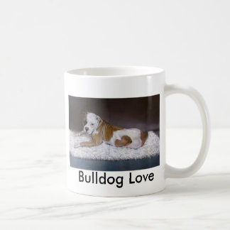 Bulldoggkärlek. Amerikanbulldoggmålning Kaffemugg