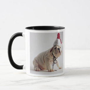 Bulldoggvalp som ha på sig den Santa hatten Mugg
