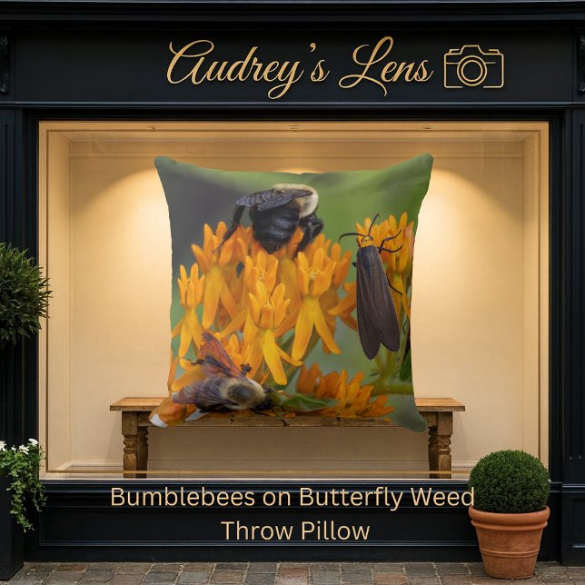 Bumblebee on Butterfly Weed Kudde (Skapare uppladdad)