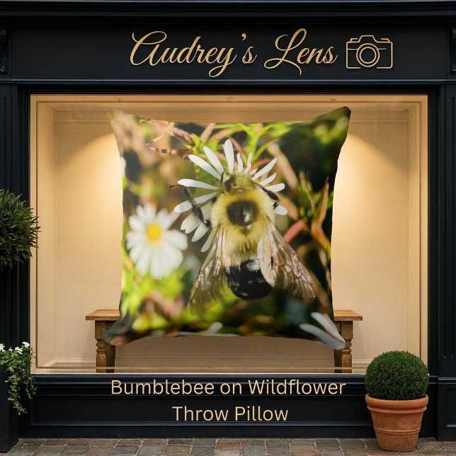 Bumblebee on Wildflower Kudde (Skapare uppladdad)