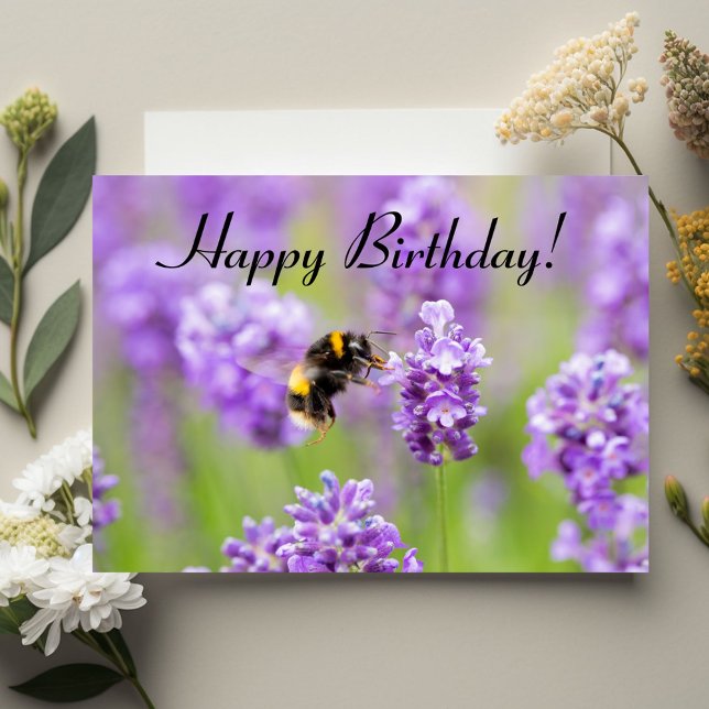 Bumblebee på Lavender Grattis på födelsedagen-kort Kort (Skapare uppladdad)
