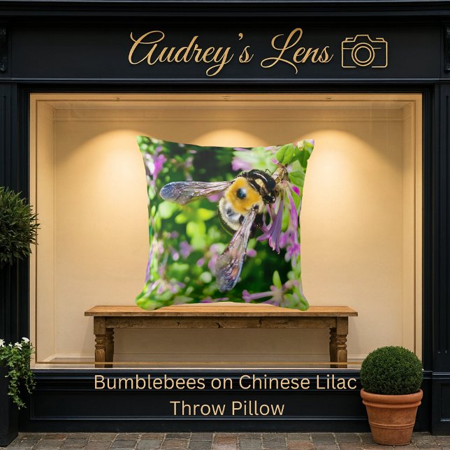 Bumblebees on Chinese Lilac Kudde (Skapare uppladdad)