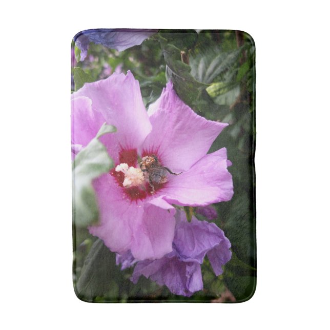Bumblebi på Hibiscus Flower Badrumsmatta (Framsidan (Vertikal))