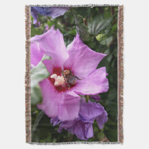 Bumblebi på Hibiscus Flower Filt