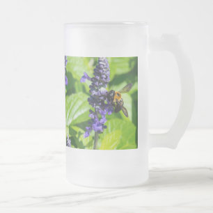 Bumblebi på salvia Frosted Glass Beer Mugg