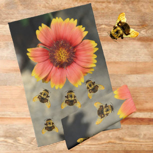 Bumblebin och Orange Gaillardia SolrossolrosBlommi Kökshandduk