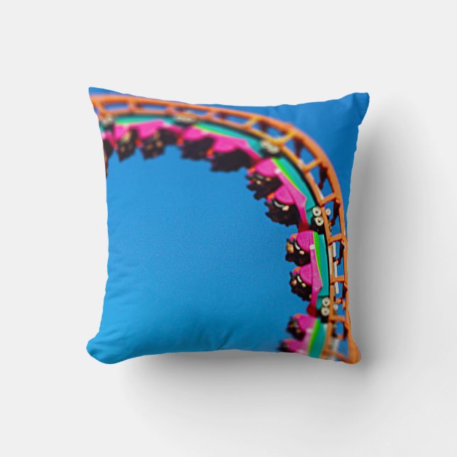 Bumerangberg- och dalbanavärldar av roligt, KC Kudde (Framsida)