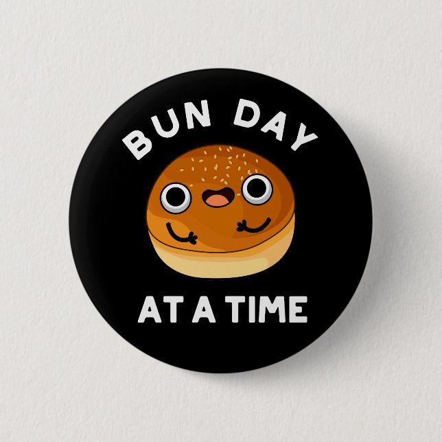 Bun Day at a time FUNNY Food Pun Mörk BG Knapp (Framsida)