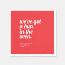 Bun in i den gamla moderna, minimala röda babyskab