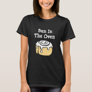 Bun in i Tecknaden Oven Cinnamon Roll T Shirt