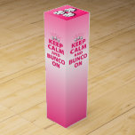Bunco gåvavin boxas vinlåda<br><div class="desc">Behållalugn och Bunco på gåvavin boxas är säkra att komma med ett leende till ett Bunco spelareansikte. Efter hon har druckit, kan flaskan av vin, som du inneslutar insida henne, vara även mer lugna! Rolig Bunco pris eller gåva. Underbaren för Bunco händelser, födelsedagar, jul, vänskap och annan semestrar. DesignsärdragBunco tärning...</div>