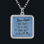 Bunco spelare har talang med kronan silverpläterat halsband<br><div class="desc">Bunco spelare har talang som de kan tala och kasta original- citationstecken för tärning samtidigt vid Artinspired.  Roligt buncoordstäv. Typografi för stil för designsärdragvintage och en krona för Buncoen görar till drottning.  Något designsärdrag en gammal vintagepappersbakgrund.</div>