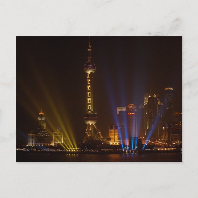 Bund (vattenfronten) i Shanghai. Tittar Vykort (Framsida)