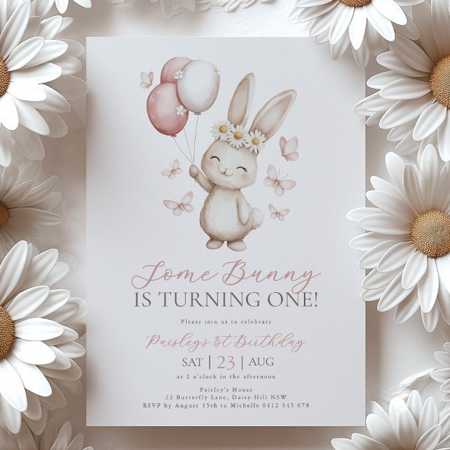 Bunny 1st Birthday Daisy Balloon Butterfly Inbjudningar (Some Bunny is 1! 1st Birthday Invitation with bunny, daisies, butterflies and balloons)