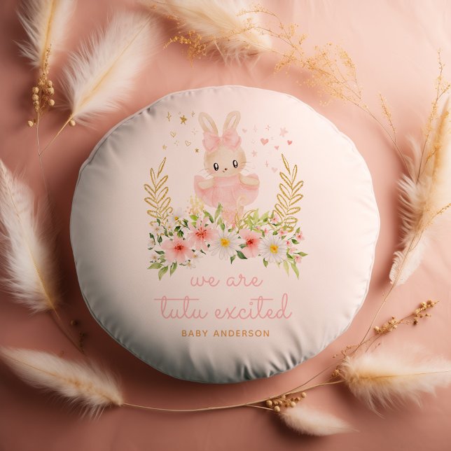 Bunny Ballerina Vi är Tutu Exced Baby Shower Rund Kudde (round throw pillow with watercolor rabbit ballerina and text "we are tutu excited" for baby shower)