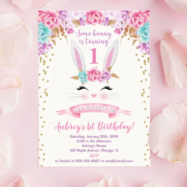Bunny födelsedagsinbjudan rosa och guld 1:a födels inbjudningar (Skapare uppladdad)