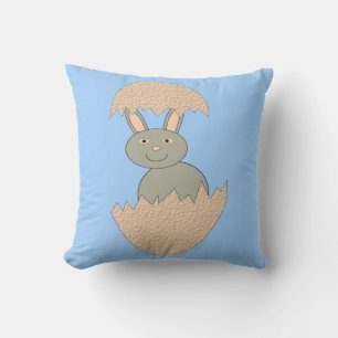 Bunny Hatching från Egg-Konstigen utomhus Pillow Utomhuskudde