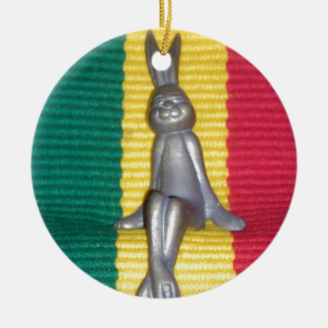 Bunny i Rasta Färg: A Touch of Groovy Art Print Julgransprydnad Keramik (Framsidan)