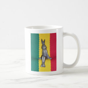 Bunny i Rasta Färg: A Touch of Groovy Art Print Kaffemugg