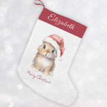 Bunny i Red Santa's Hat Personlig Liten Julstrumpa<br><div class="desc">Personlig jultomten Stocking, perfekt för dina små i julhelgen. Den här fina strummet har en söt liten bunny med en röd julhatt täckt med snö. Det kan vara personlig med ditt barns namn. Håll den på manteln eller i ditt barns sovrum för att få en festlig beröring till ditt hem....</div>