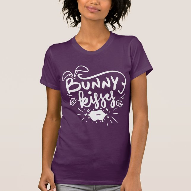 Bunny Kisses White Script Quote Easter T-Shirt (Framsida)