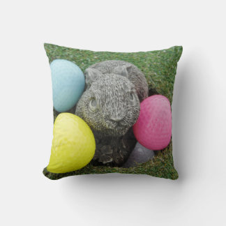 Bunny med färgad golf bollar kudde
