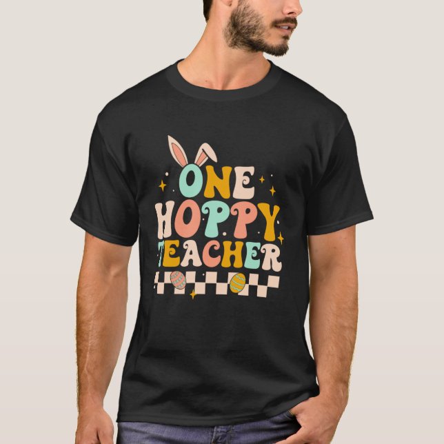 Bunny One Hoppy Teacher Easter Day Girls Groovy Re T Shirt (Framsida)