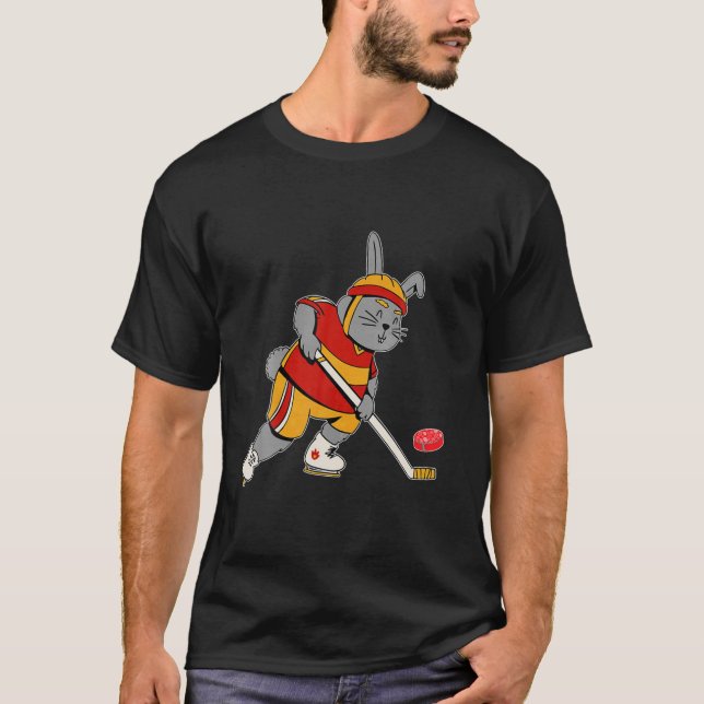 Bunny Playing Ice Hockey Easter Rabbit Bunny Men W T Shirt (Framsida)