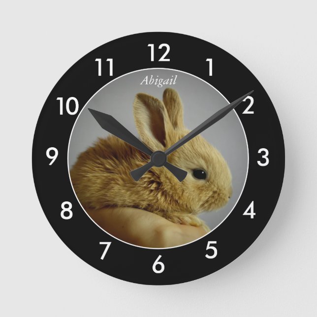 Bunny Rabbit Personlig Black Gräns Round Clock Rund Klocka (Framsida)