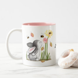 Bunny Smelling Flower Mugg med Namn