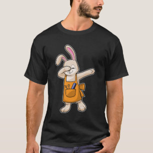 Bunny som Hairdresser med Comb & Scissors T Shirt
