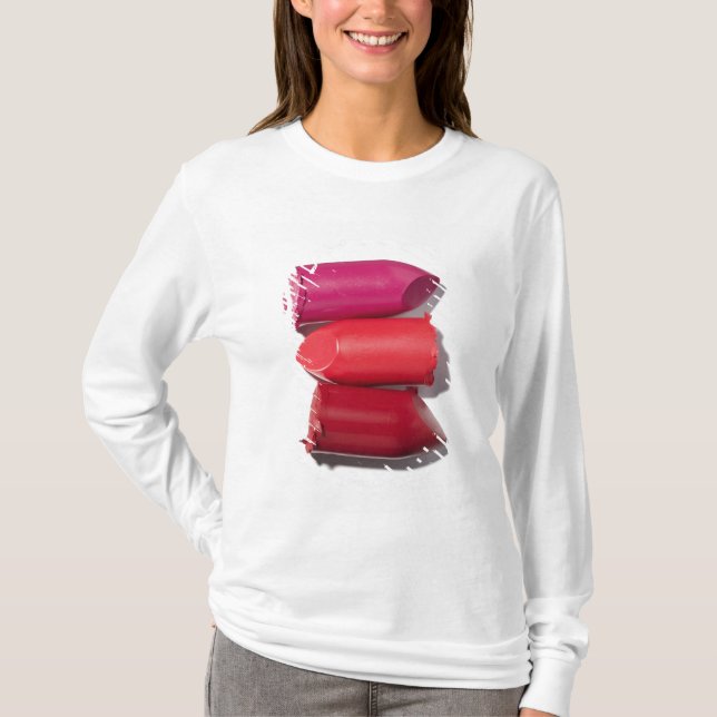 Bunt av bruten läppstift tee (Framsida)