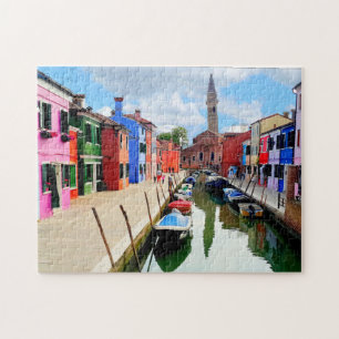 Burano, Italien Italienska färgade hus och båtka Pussel