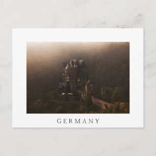 Burg Eltz slott i morgondimma Vykort
