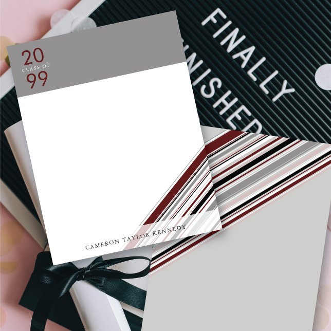 Burgunder diagonala band stift ränder examen meddelande (Burgundy Diagonal Ribbon Pin Stripes Graduation Thank You Stationery Card @ zazzle.com/color_therapy)