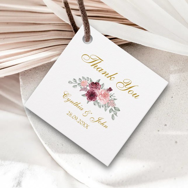 Burgunder Guld Blommig Bröllop Tack Gåvor Etiketter (Burgundy gold floral thank you tags add rich elegance while personalizing your wedding favors.)