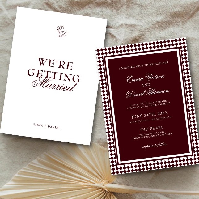 Burgunder Harlekin Kant Monogram Bakre Bröllop Inbjudningar (Burgundy monogram wedding invitation adds a personalized touch to your celebration.)