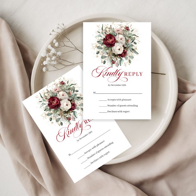 Burgunder röda blommor grönska guld bröllop RSVP OSA Kort (Burgundy Maroon Flowers Greenery Gold Wedding RSVP Card)