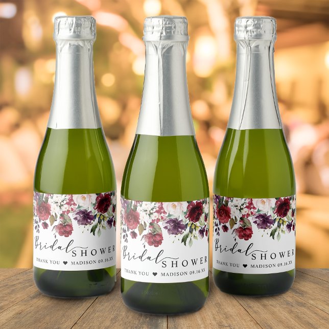Burgunder Rosafärgad Blommig Bröllopsduschpresent (Burgundy Blush Floral Bridal Shower Favor Sparkling Wine Label)