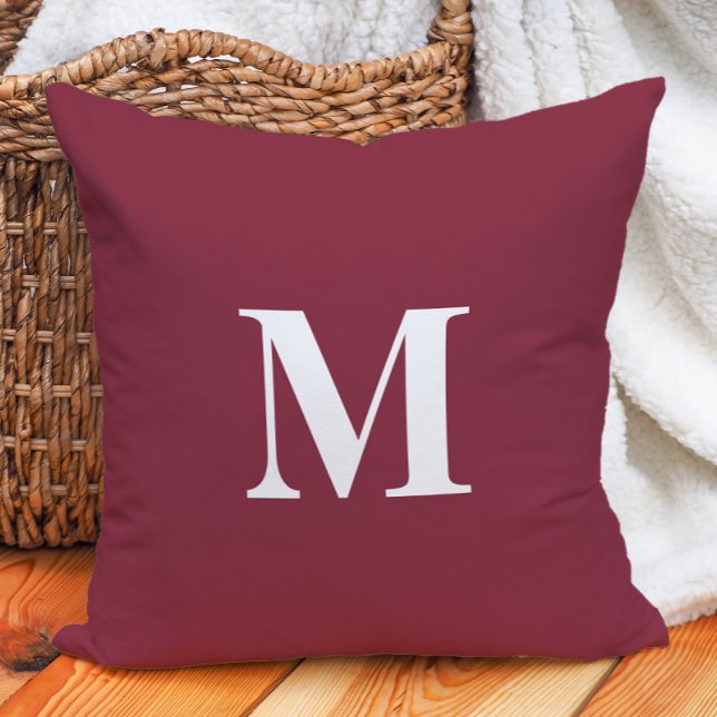 Burgunder Vit Monograminitial Kudde (Burgundy and white monogram decorator pillow)