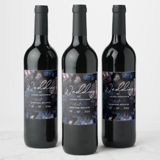 burgunderblommig bröllopsdesign med rik vin vinflaska etikett