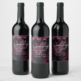 burgunderblommig bröllopsdesign med rik vin vinflaska etikett