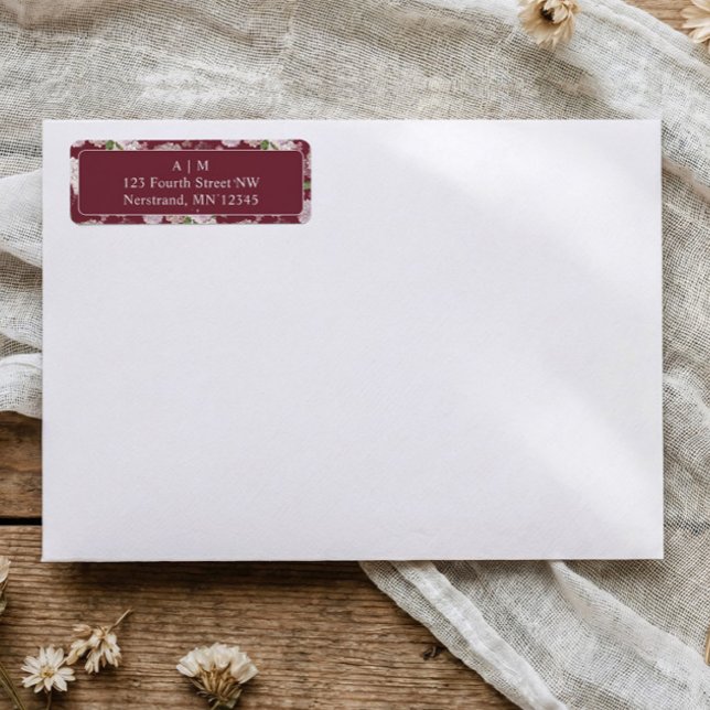 Burgunderröd Hydrangea Bröllopsreturadress Returadress Etikett (Burgundy hydrangea wedding return address label with initials and vintage floral border)