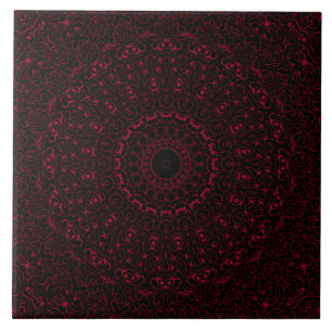 Burgunderröd mandala med ornamental symmetri kakelplatta