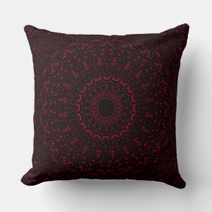 Burgunderröd mandala med ornamental symmetri kudde
