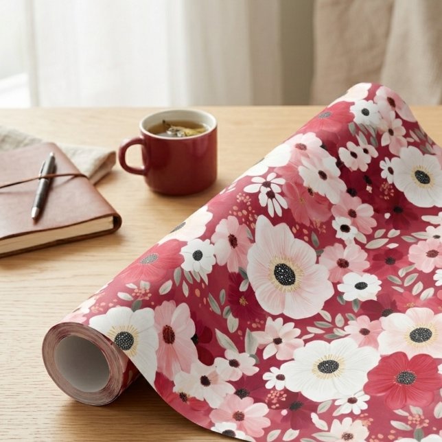 Burgunderröd och rosafärgad anemoneblomma presentpapper (Elegant burgundy and blush anemone wrapping paper for a sophisticated birthday gift.)