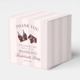 Burgunderröd underklänning Söta möhippa efterrätte Presentaskar